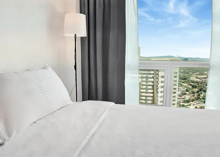 Sky Makati Modern Penthouse Near Greenbelt